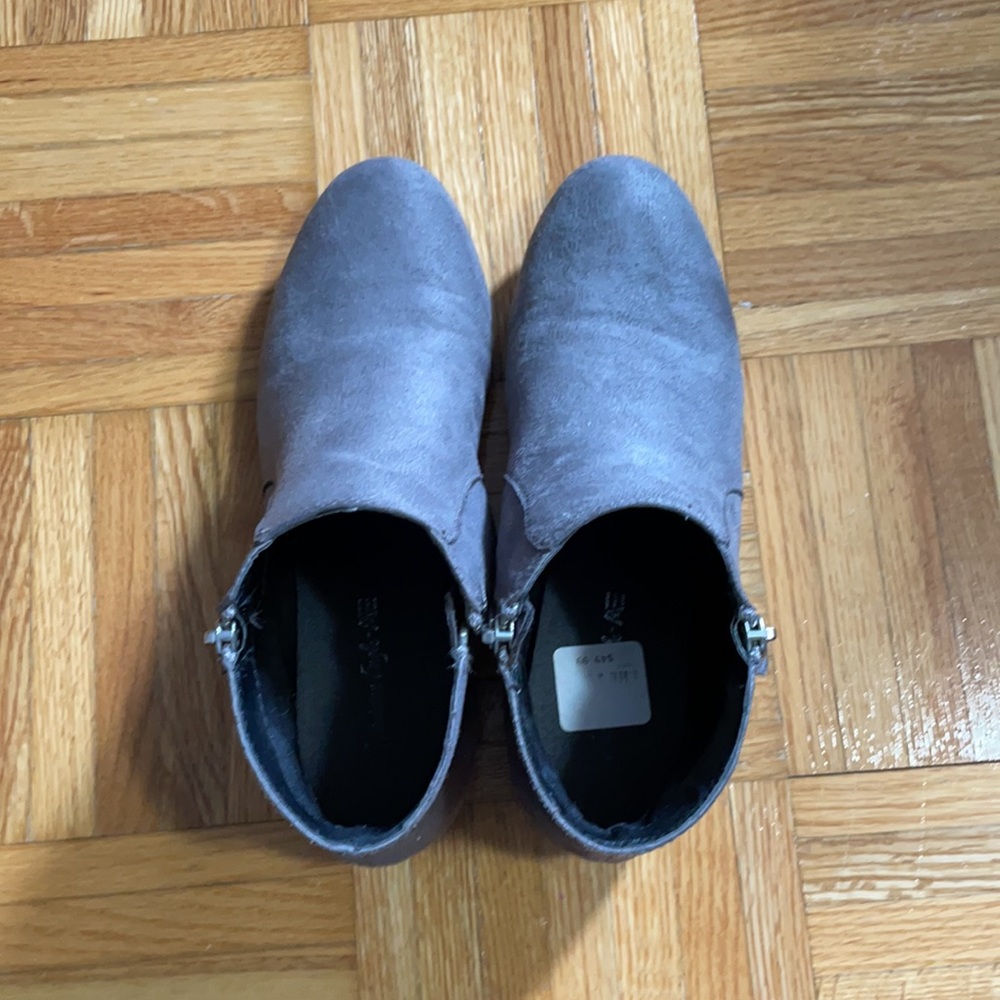 Boots - Picture 2 of 3